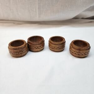 Set of 4 carved wooden napkins rings b44
